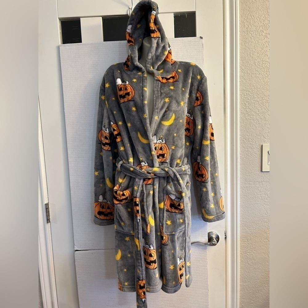 Peanuts plush snoopy grey robe by Berkshire Sz-S/M. R3